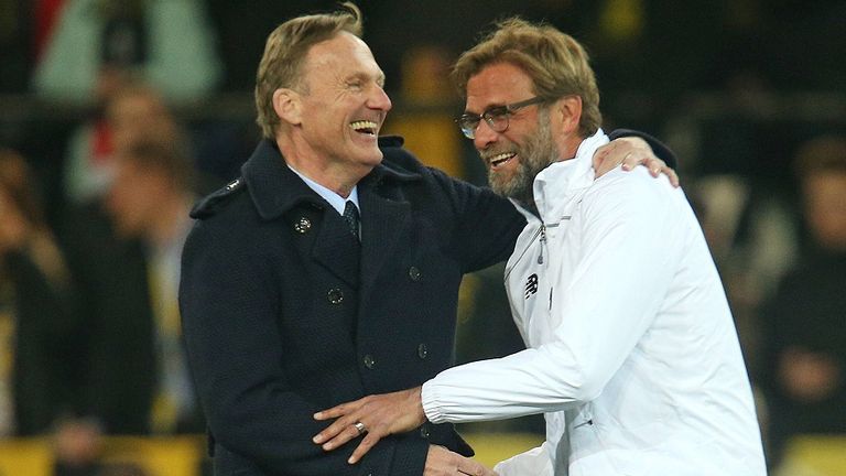 Hans-Joachim Watzke (l.) lacht gemeinsam mit Jürgen Klopp.