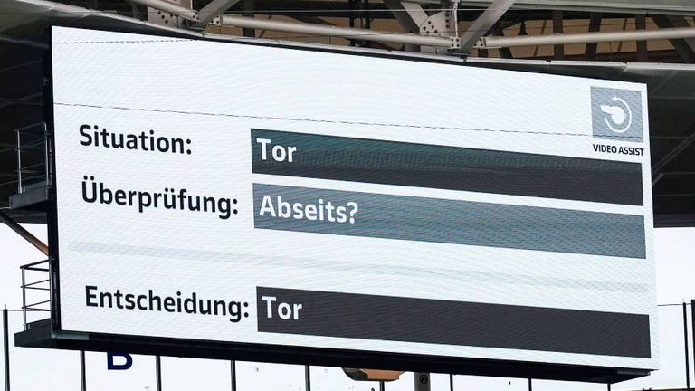 Ab der kommenden Saison gibt es in der Bundesliga eine Abseits-Neuerung. 