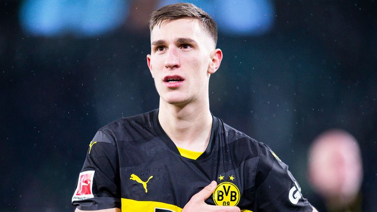 Nico Schlotterbeck könnte doch für den BVB in Kiel auflaufen.