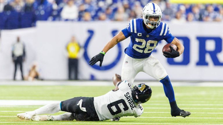 Die Indianapolis Colts rund um Running Back Jonathan Taylor (r.) treten in der kommenden Saison in Berlin an.