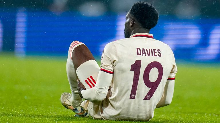 Alphonso Davies hat sich bei der Niederlage in Rotterdam verletzt.