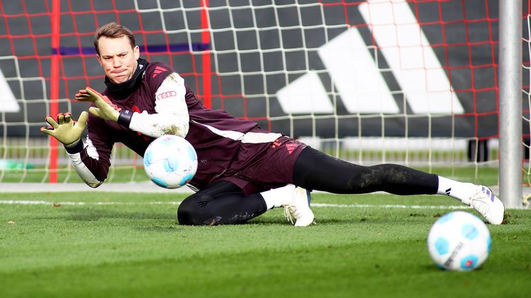 Manuel Neuer ist beim Bayern-Trainingsauftakt im neuen Jahr dabei.