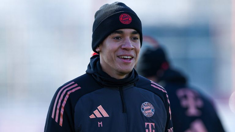 Jamal Musiala hatte zuletzt krankheitsbedingt gefehlt, nun ist der Superstar des FC Bayern zurück auf dem Trainingsplatz.