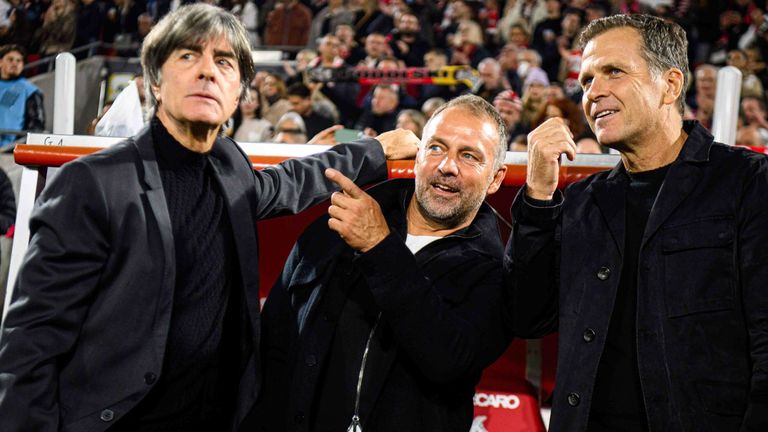 Joachim Löw (l.), Hans Dieter Flick und Oliver Bierhoff (r.) beim Abschiedsspiel von Lukas Podolski.