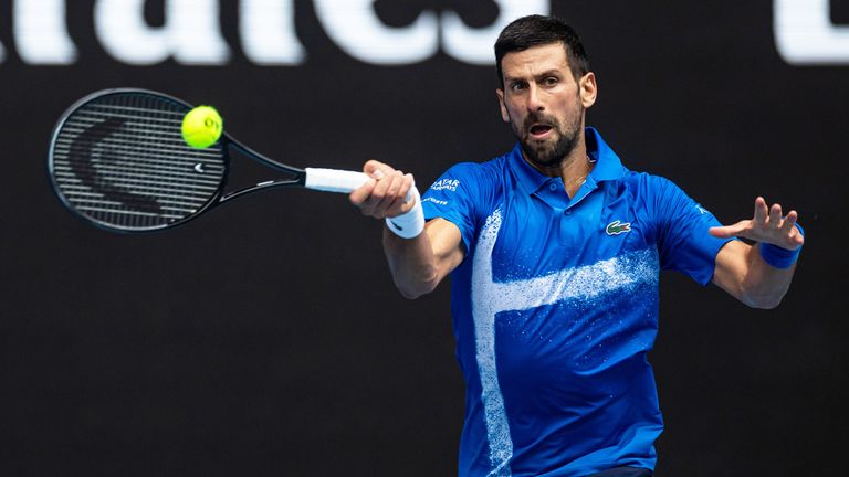 Novak Djokovic bei den Australian Open in Aktion.