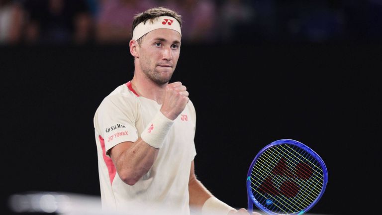 Casper Ruud müht sich bei den Australian Open in Runde zwei. 