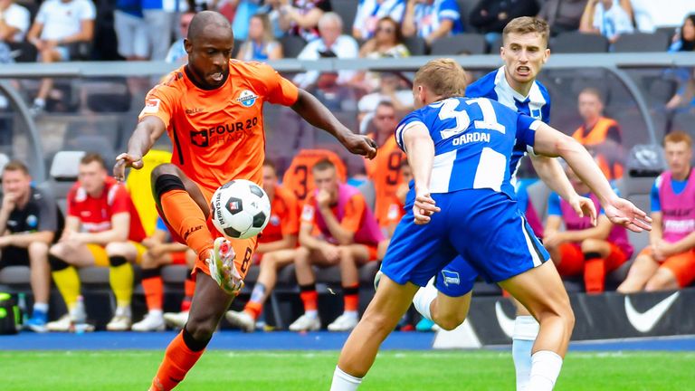 Paderborns David Kinsombi (l.) wechselt auf Leihbasis zu Preußen Münster.