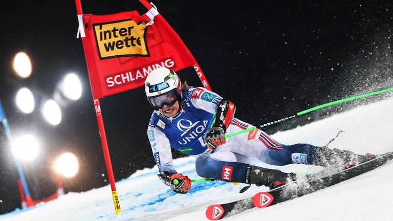 Alexander Steen Olsen siegt in einem kuriosen Rennen in Schladming. 