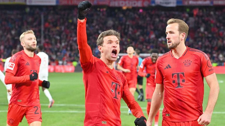 Thomas Müller (m.) will unbedingt mit dem FC Bayern den nächsten Bundesliga-Titel holen.