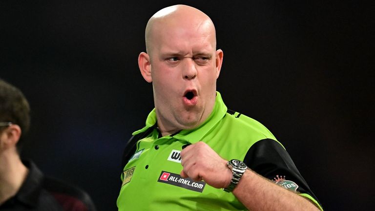 Michael van Gerwen ballt die Siegerfaust.