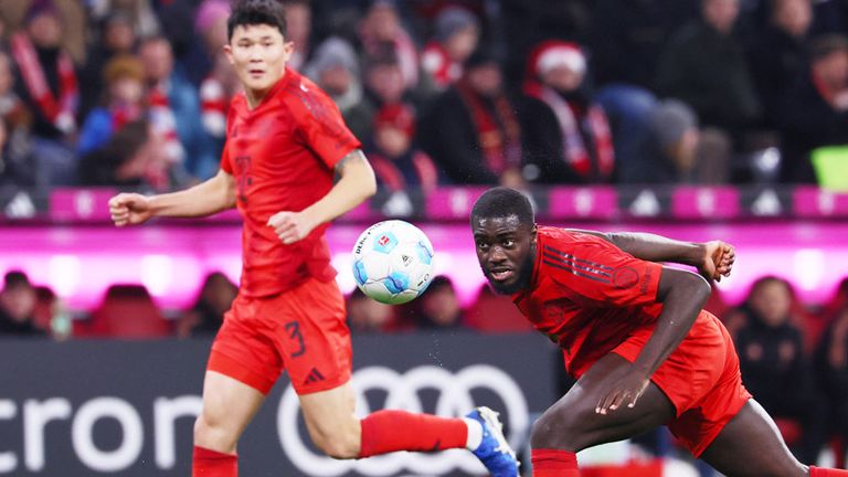 Dayot Upamecano (vorne) und Min-jae Kim bilden die Innenverteidigung beim FC Bayern.