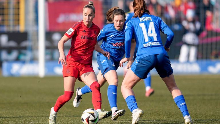 Giulia Gwinn (l.) und der FC Bayern München treffen im Halbfinale des DFB-Pokals  auf die TSG 1899 Hoffenheim.