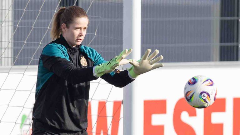 Stina Johannes hütet das DFB-Tor gegen Österreich.