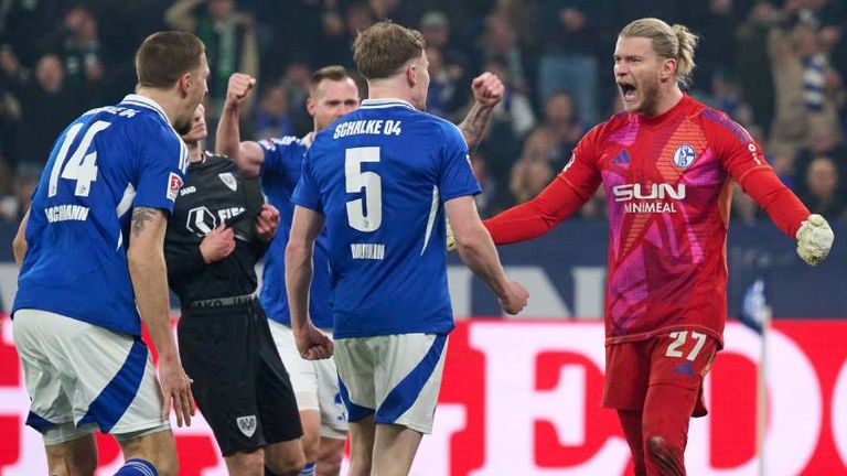 Loris Karius feiert eine starkes Debüt im Dress des FC Schalke 04.