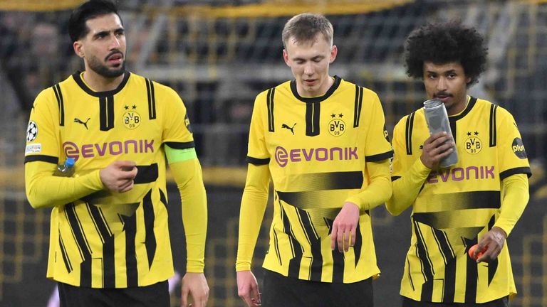 Karim Adeyemi (r.), Maximilian Beier und BVB-Kapitän Emre Can (l.) zeigen nach dem 1:1 gegen Lille eher bedrückte Gesichter.