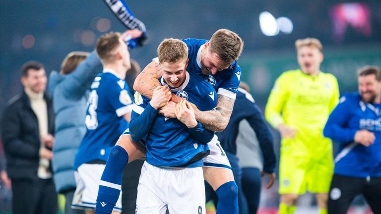 Die Arminia aus Bielefeld konnte sich im Viertelfinale gegen Werder Bremen durchsetzen und spielt im Halbfinale gegen Bayer Leverkusen. 