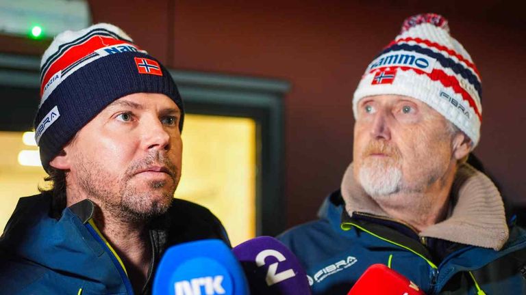 Nach dem Anzugskandal hat der Norwegische Skiverband um Sportdirektor Jan-Erik Aalbu (r.) Cheftrainer Magnus Brevik (l.) und Servicetechniker Adrian Livelten suspendiert.