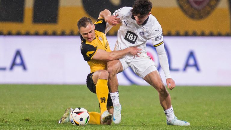 Remis gegen Kellerkind BVB II: Jakob Lemmer (r.) und Dynamo Dresden patzen im Aufstiegsrennen in der 3. Liga. 