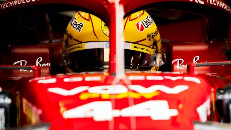 Rekordweltmeister Lewis Hamilton geht in sein erstes Jahr mit Ferrari.