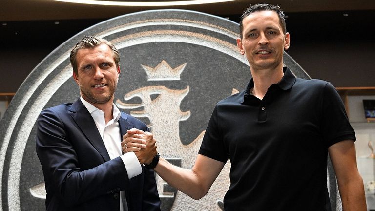 Sportvorstand Markus Krösche (l.) und Trainer Dino Toppmöller im Sommer 2023.