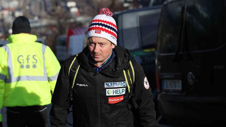 Der Norwegische Skiverband hat nach dem Anzug-Skandal bei der WM in Trondheim nun auch Assistenztrainer Thomas Lobben entlassen.