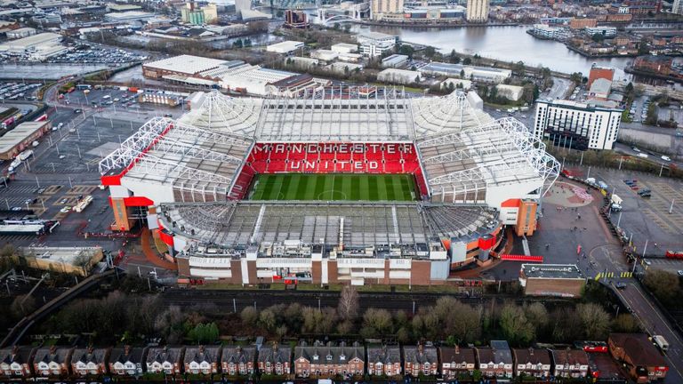 Das Stadion von Manchester United soll erneuert werden. 100.000 Plätze soll die neue Anlage fassen. 