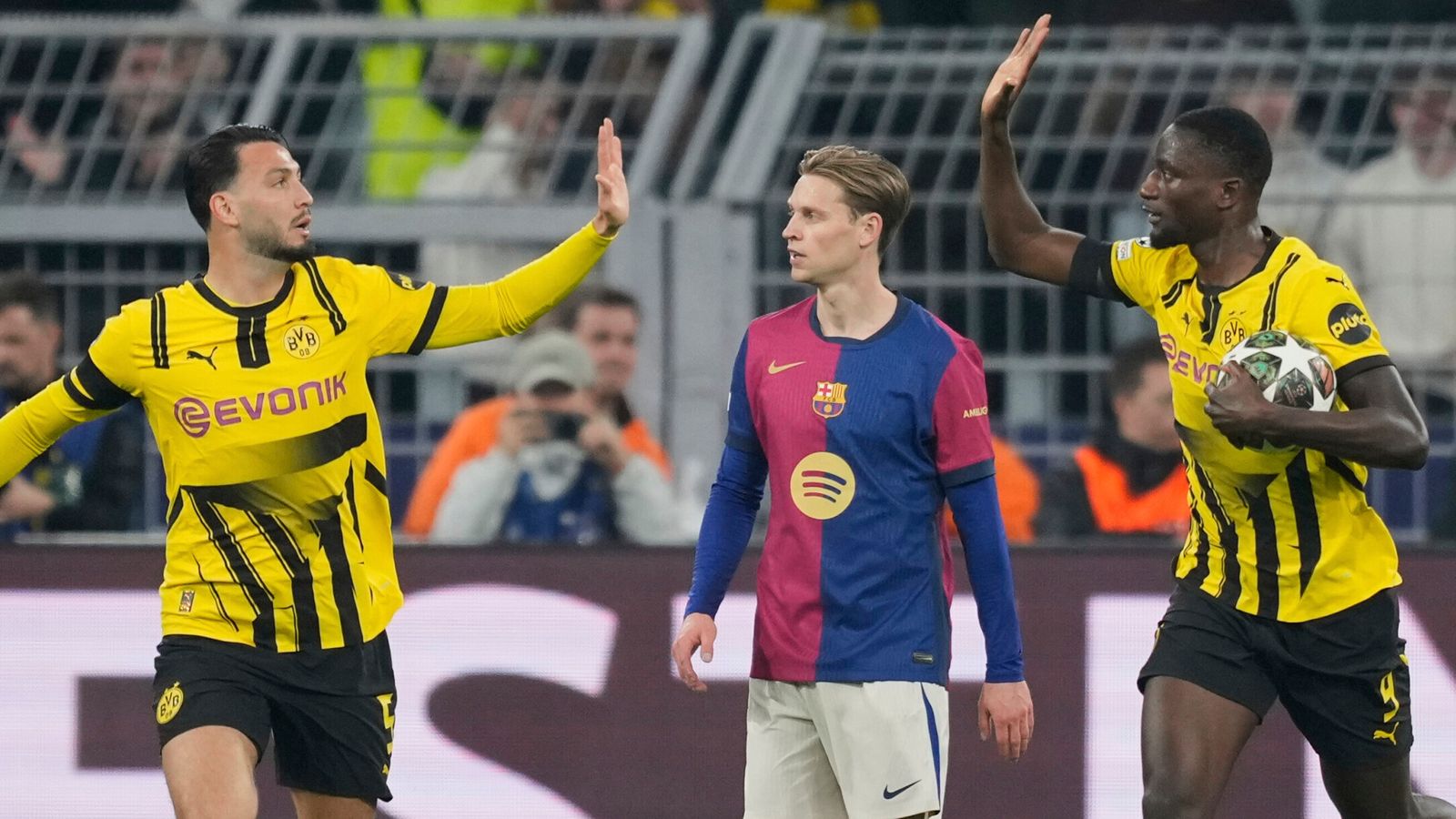 Borussia Dortmund siegt gegen FC Barcelona scheitert aber in der CL