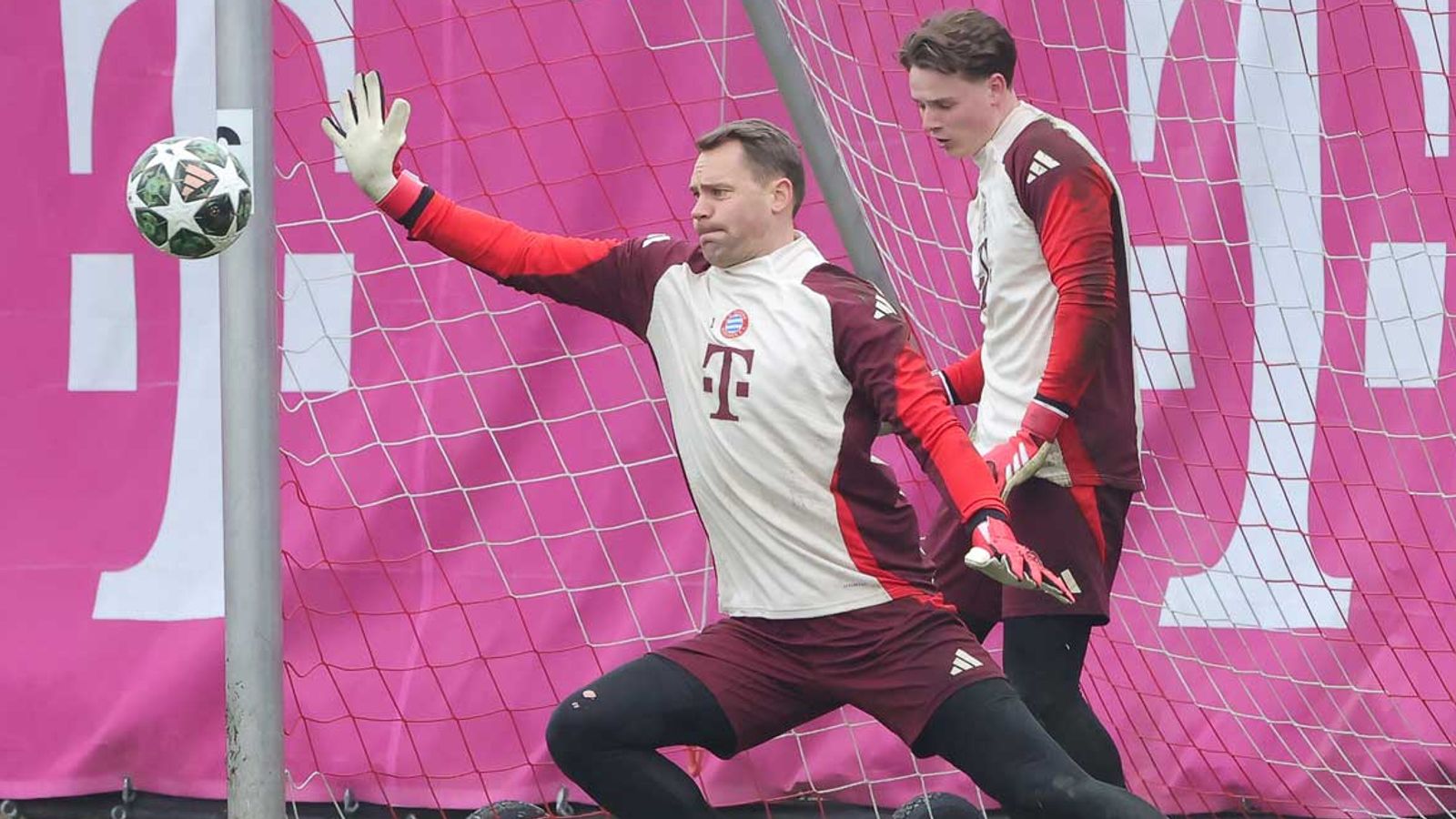 Wie Viele Tore Hat Manuel Neuer Geschossen So plant der FC Bayern im Tor mit Manuel Neuer und Jonas Urbig