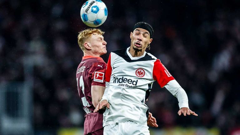Hugo Ekitike (r.) mit Frankfurt und Nicolas Seiwald mit Leipzig kämpfen um einen Platz in der Champions League.