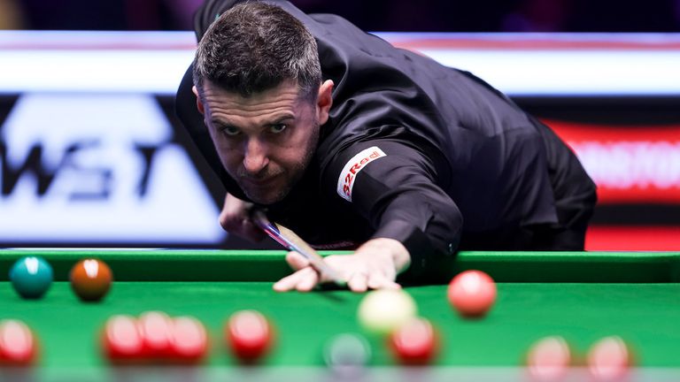 Mark Selby (Nr. 4, viermaliger Weltmeister).