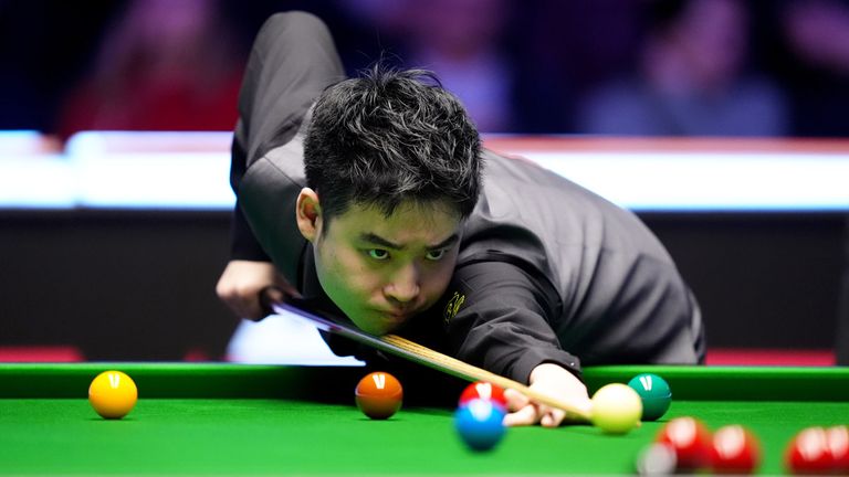 Si Jiahui (Nr. 13, WM-Halbfinalist).
