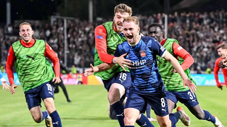 Leo Scienza (v.) war der Matchwinner für Heidenheim in Elversberg.