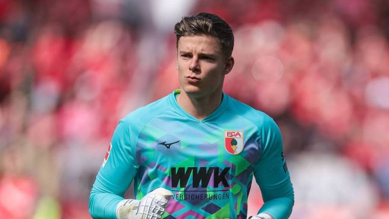 Finn Dahmen spielt seit 2023 beim FC Augsburg.