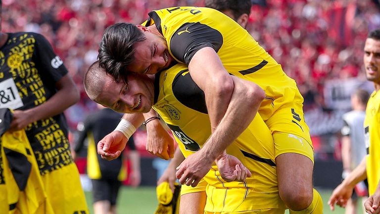 Freude bei Borussia Dortmund: Der BVB hat vor dem letzten Spieltag die Qualifikation für die Champions League wieder in eigener Hand. 