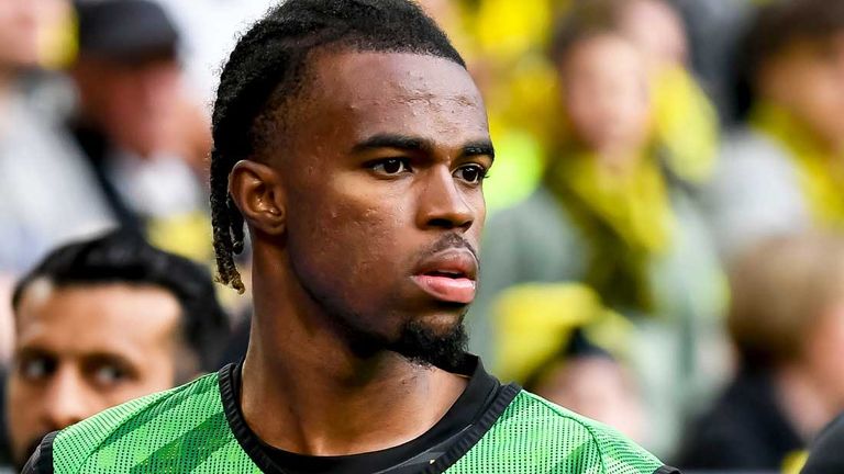 Carney Chukwuemeka ist vom FC Chelsea an Borussia Dortmund ausgeliegen.