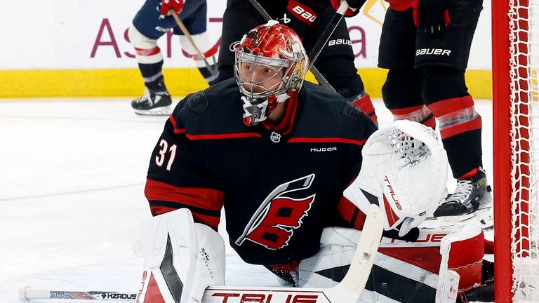 Goalie Frederik Andersen während der Partie seiner Carolina Hurricanes gegen die Washington Capitals -  der Torwart kassierte in diesem Spiel keinen Gegentreffer und Carolina gewann mit 4:0.