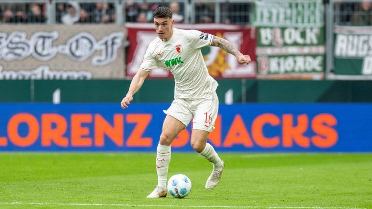 Cedric Zesiger bleibt beim FC Augsburg.