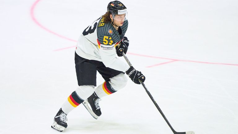 Moritz Seider führt das deutsche Team bei der WM als Kapitän aufs Eis.