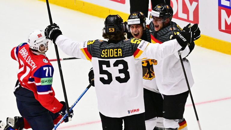 Das DEB-Team feiert bei der WM den dritten Sieg im dritten Spiel. 