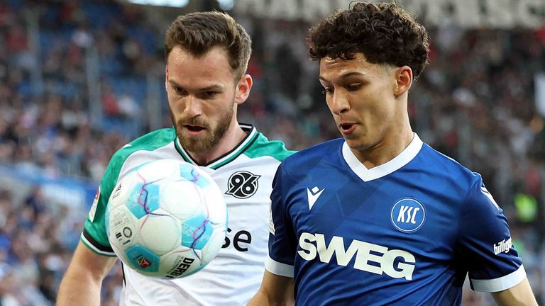 Der Karlsruher SC will Talent Louey Ben Farhat (r.) gerne halten.