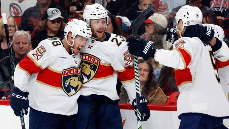 Die Florida Panthers gewinnen deutlich gegen die Carolina Hurricanes.