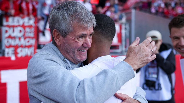 Friedhelm Funkel feiert bei seinem Comeback auf der Effzeh-Bank direkt einen Sieg - der Kölner Aufstieg ist somit zum Greifen nah.