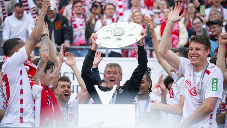Köln-Trainer Friedhelm Funkel kann sich einen Verbleib vorstellen.