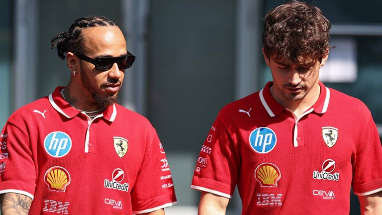 Die beiden Ferrari-Piloten Lewis Hamilton (l.) und Charles Leclerc (r.) sind mit der Strategie und der Kommunikation des Teams während der Rennen nicht zufrieden.