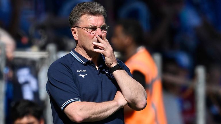 Dieter Hecking gibt ein emotionales Versprechen nach dem Abstieg des VfL Bochum.