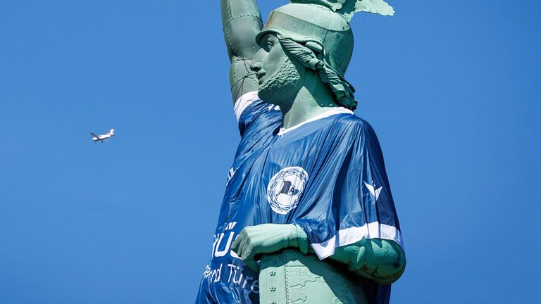 Das Hermannsdenkmal bekommt ein XXL-Trikot und soll die Euphorie der Fans verstärken.