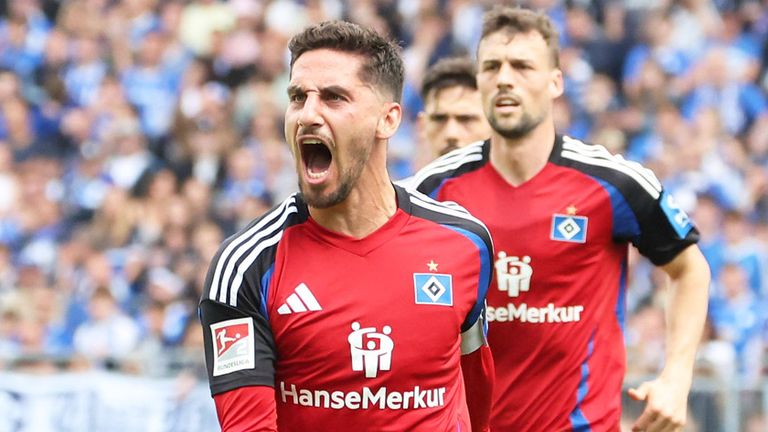 Der HSV jubelt über den Auswärtssieg in Darmstadt.