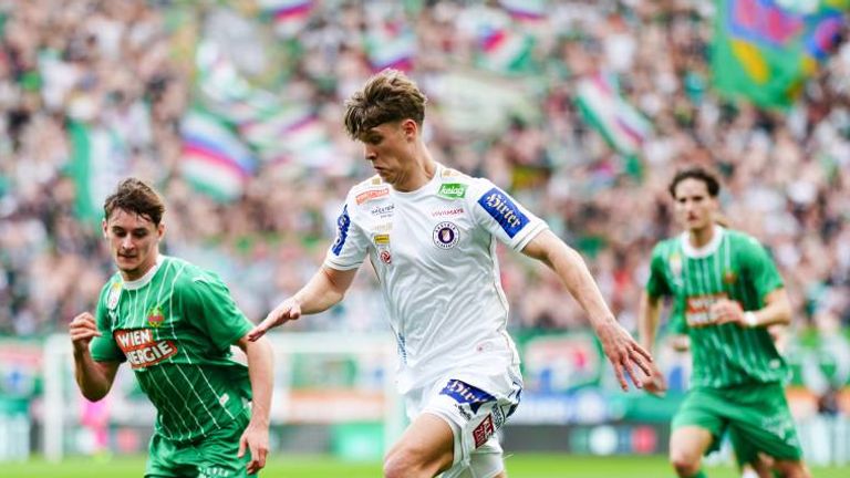 Jannik Robatsch (m.) wird kommende Saison beim 1. FC St. Pauli spielen.
