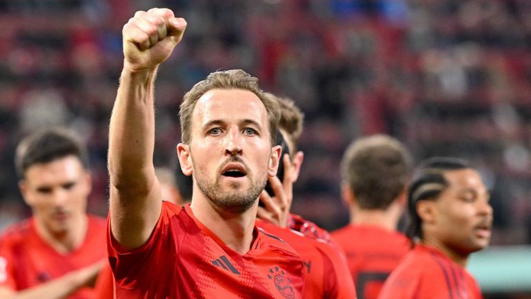 Harry Kane feiert mit den Bayern seinen ersten Titel.