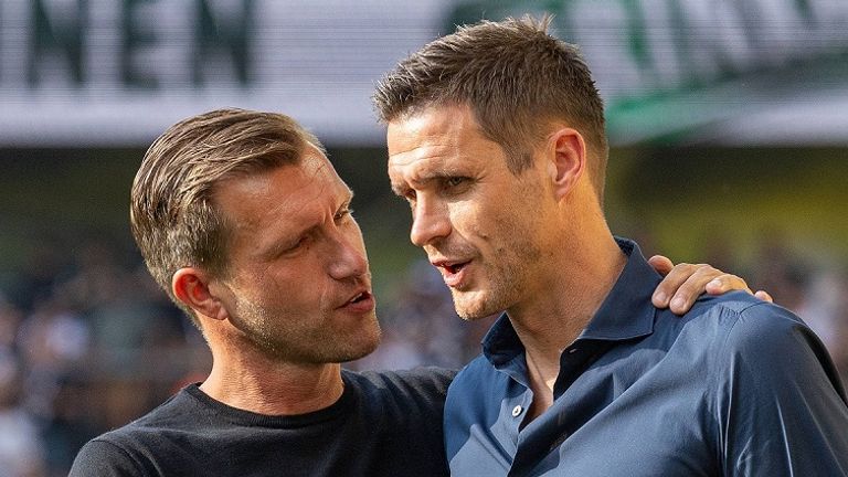 BVB-Sportdirektor Sebastian Kehl (r.) im Gespräch mit Frankfurt-Boss Markus Krösche.